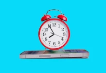 Как установить будильник на iPhone