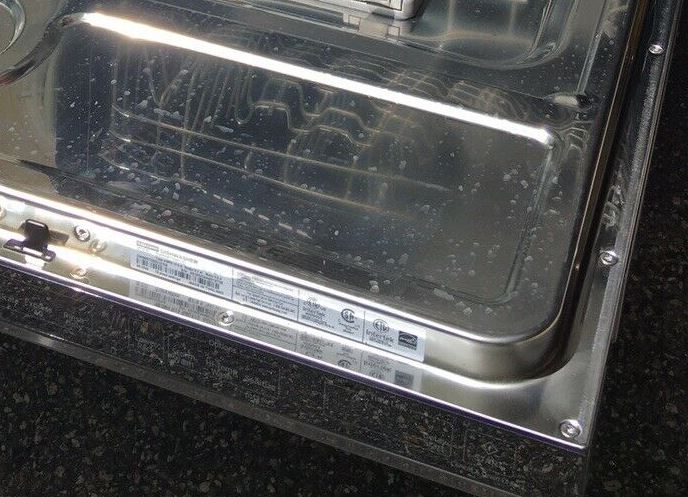 Как найти модель и серийный номер на двери посудомоечной машины Samsung.